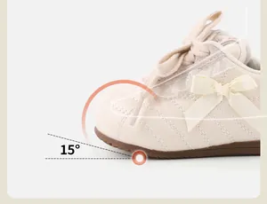 Detail eines Prinzessinnenschuhs für Kinder mit ergonomischem 15-Grad-Design