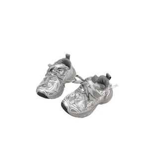 Zapatillas chunky plateadas elegantes para niña con malla transpirable y bordados florales