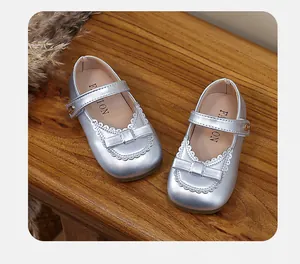Detail view of silver Mary Jane princess shoes for girls with elegant bow and scalloped trim