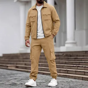 Set due pezzi da uomo con giacca e pantaloni cargo color kaki, abbigliamento casual