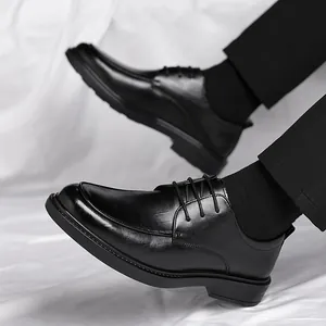 Klassische schwarze Herren-Business-Lederschuhe für formelle Hochzeiten und Arbeit