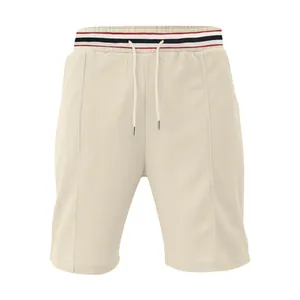 Détail du short de sport beige pour homme en maille gaufrée avec taille élastique