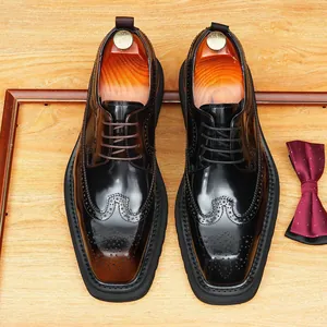 Classic British style carved black leather Brogue shoes with thick soles for men