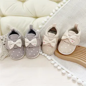 Comfortable soft-soled baby girl walking shoes with heart print and cute bow detail