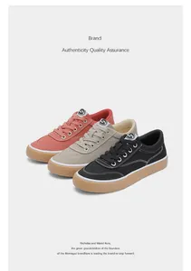 Klassische Low-Top-Canvas-Sneaker für Herren in Rot, Beige und Schwarz mit Gummisohlen