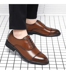 Eleganti scarpe oxford da uomo in pelle marrone per abbigliamento formale da ufficio