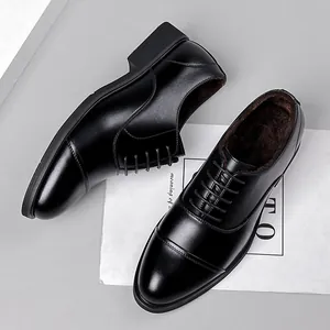 Scarpe stringate Oxford classiche da uomo in pelle nera con calda fodera in pile
