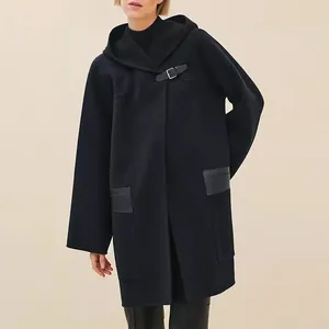 Élégant manteau à capuche noir en laine avec boucle en cuir véritable et détail de poche