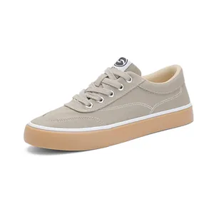 Baskets en toile kaki à tige basse pour hommes avec semelle en caoutchouc et coutures blanches