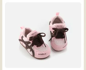 Leichte atmungsaktive rosa Mesh-Baby-Lauflernschuhe mit weichen braunen Schnürsenkeln