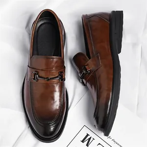 Herren Slipper aus braunem Leder mit Farbverlauf und Trensenspange für das Business