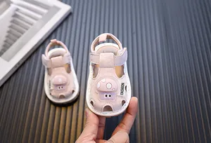 Sandales de marche roses pour bébés avec un joli motif de champignon pour l'été