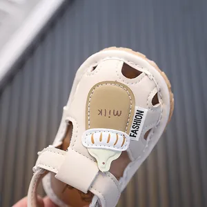 Sandales souples premium pour bébés avec un design mignon de bouteille de lait dessin