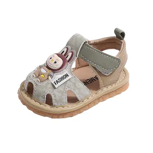 Sandalias antideslizantes para niños con luces LED y un lindo personaje de conejo