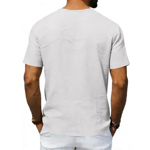 Vue arrière détaillée d'un t-shirt à manches courtes en lin blanc décontracté pour hommes