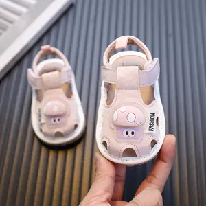 Sandales de marche roses pour tout-petits avec motif de champignon de dessin animé