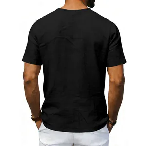 Vue arrière d'un t-shirt en lin noir pour homme avec texture de tissu respirant
