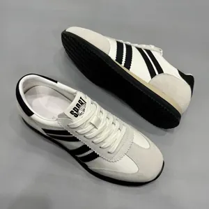 Baskets rétro German Army Trainer en cuir blanc pour homme avec bandes latérales noires