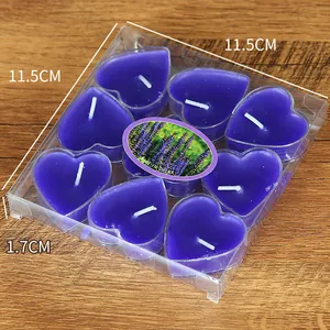 Nahaufnahme von 9 lila herzförmigen Kerzen in einer PVC-Box mit Maßen