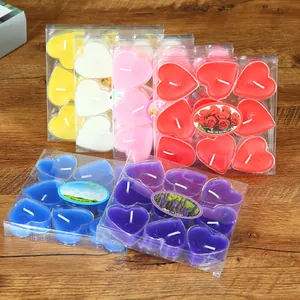 Sortiertes Set mit 9 herzförmigen Teelichtern in PVC-Boxen für romantische Anlässe
