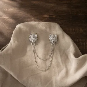 Retro silver-colored animal head collar pin with double layer chains for men's suit
