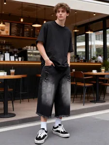 Pantaloncini in denim lavato vintage con sfumatura e bordi a vivo in stile casual