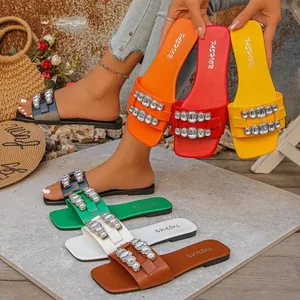 Chaussons Plats à Bande pour Femmes Été Mode Boucle en Métal Strass Sandales à Bout Carré Ouvert Décontracté en PU Caoutchouc Vacances