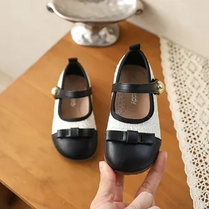 Vue détaillée de chaussures Mary Jane noir et blanc pour filles en tweed avec nœud
