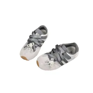 Scarpe da ginnastica stile balletto per bambini in rete con fiocchi di perle