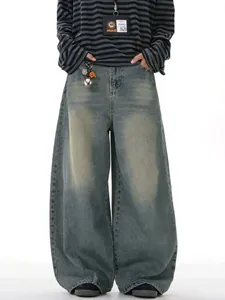 Jean large délavé rétro pour homme avec une esthétique vintage et une coupe décontractée