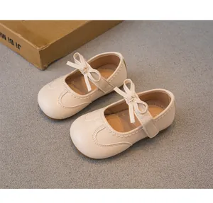 Chaussures Mary Jane crème pour filles avec nœud et bords festonnés, style princesse