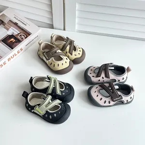 Atmungsaktive Kindersandalen für den Sommer in verschiedenen Farben