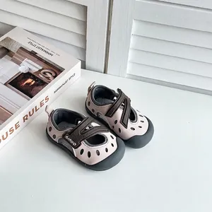 Atmungsaktive Kinder-Sandalen aus Mesh mit weichen Gummisohlen und Klettverschluss