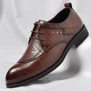 Classic men's brown business formal leather dress shoes with pointed toe and lace-up