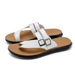 Infradito da uomo in pelle PU bianca con fibbie doppie e suola nera antiscivolo resistente