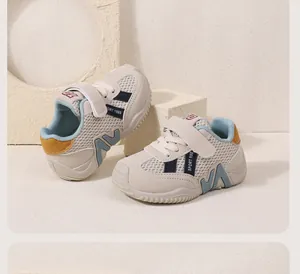 Ademende mesh baby loopschoenen met klittenbandsluiting en zachte antislip rubberen zolen