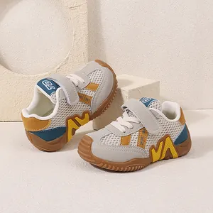 Ademende mesh wandelschoenen voor peuters met klittenband en antislip zachte rubberen zool