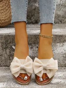 Sandalias planas con lazo beige para mujer chanclas de verano elegantes con tachuelas