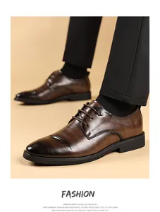 Gedetailleerd overzicht van bruine zakelijke herenschoenen in klassieke Britse stijl