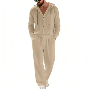 Beiges Herren-Set mit Henley-Kapuzenpullover und Hose mit weitem Bein für den Herbst