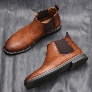 Bottines Chelsea classiques en cuir marron rétro pour hommes avec semelle durable.