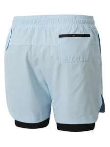 Vista trasera de pantalones cortos deportivos azul claro de doble capa con bolsillo