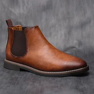Vue latérale de bottines Chelsea classiques pour hommes en cuir marron rétro