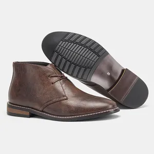 Vue détaillée des bottines desert en marron pour homme avec semelle en caoutchouc antidérapante