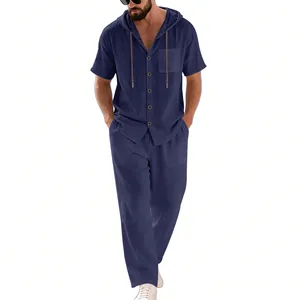 Completo estivo in lino blu scuro da uomo con camicia a maniche corte e cappuccio