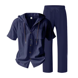 Vista completa del set da uomo in lino blu navy con camicia con cappuccio e pantaloni
