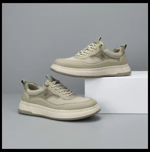 Dettaglio ravvicinato delle scarpe casual da uomo in rete traspirante con suola spessa