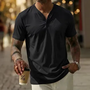 T-shirt Henley noir décontracté pour homme avec col à trois boutons style urbain