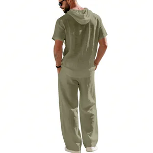 Vista posteriore di un completo uomo in lino con camicia a maniche corte