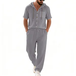 Completo estivo da uomo in lino grigio con camicia con cappuccio e pantaloni larghi